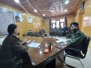 SSP Budgam reviews Law & order, crime investigation