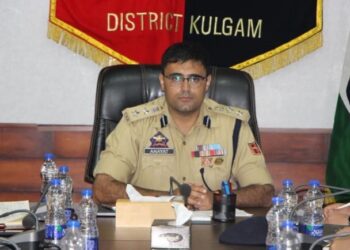 SSP Kulgam Reviews Security Scenario and Anti-Terror Operations at DPO Kulgam