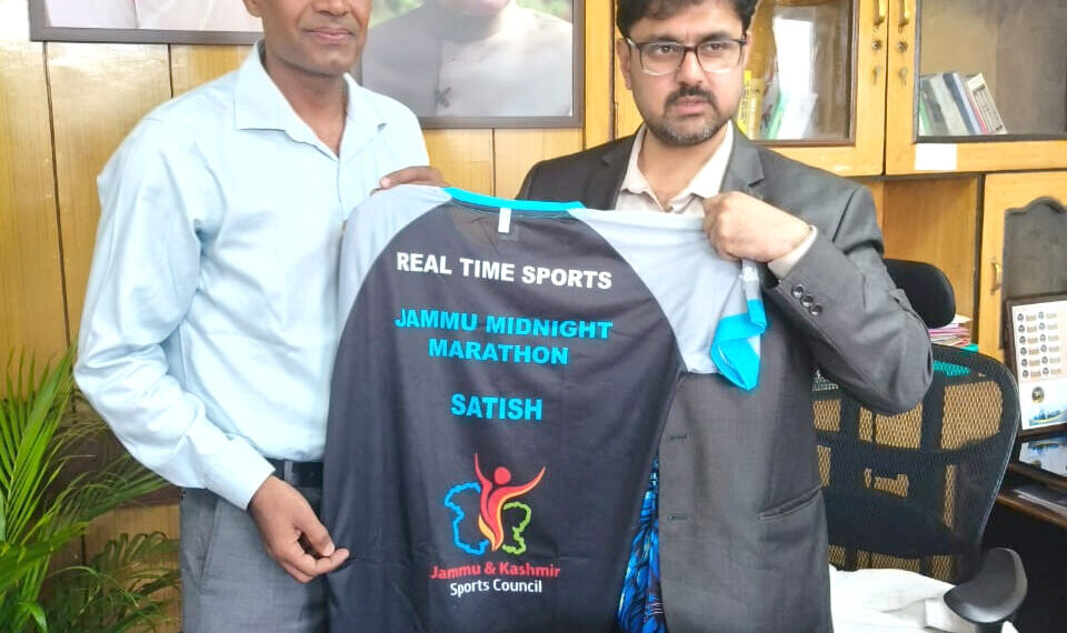 Satish Sharma unveils official Jersey for 3rd edition of Jammu Midnight Marathon