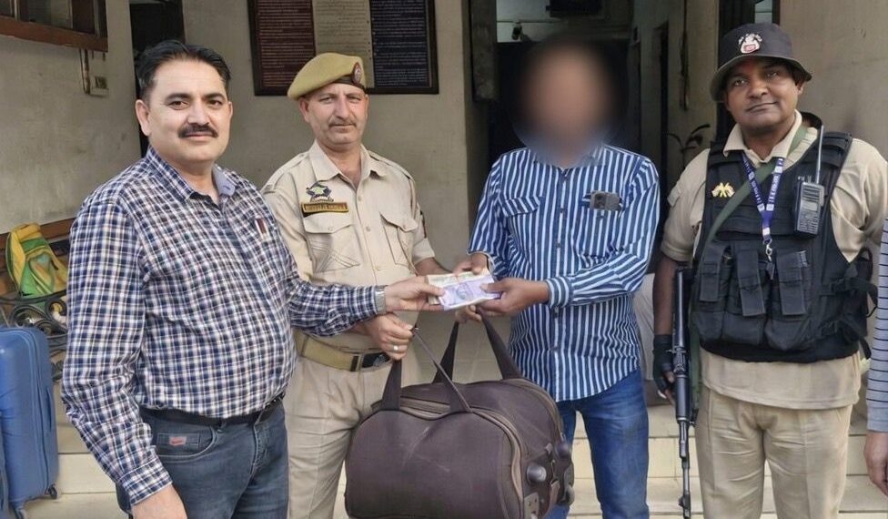 Ticket checker returns passenger’s bag with cash, documents at Jammu station