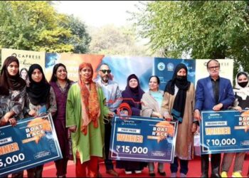 First ever boat race for women held in Dal Lake