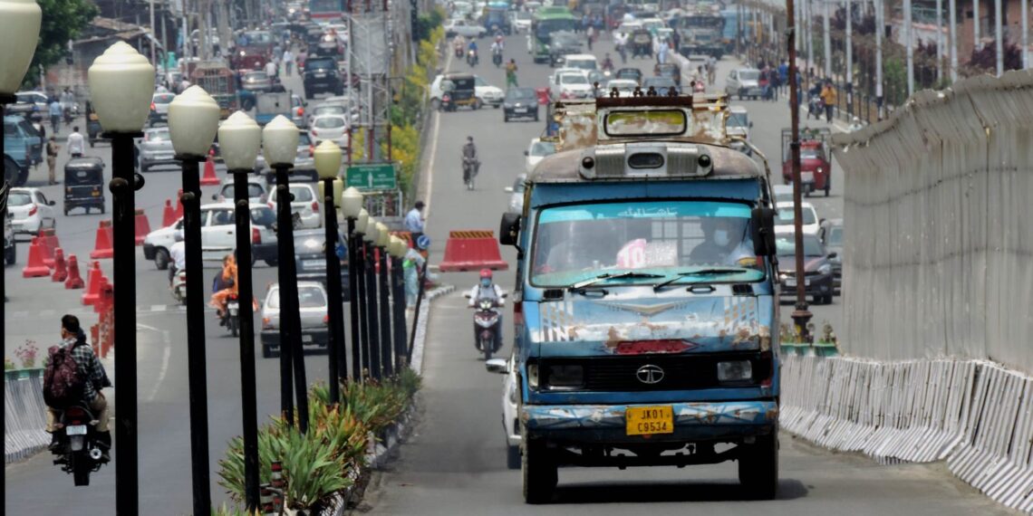 Passenger vehicles back on roads in Srinagar under unlock guidelines