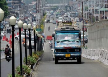 Passenger vehicles back on roads in Srinagar under unlock guidelines