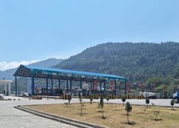 After giving free access to HMVs 11616 trucks traverse J&K Highway in past 3 days