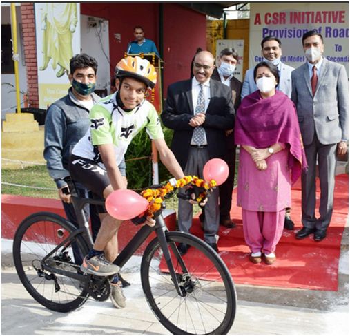 Union Minister Meghwal fulfills dream of young cyclists of Udhampur