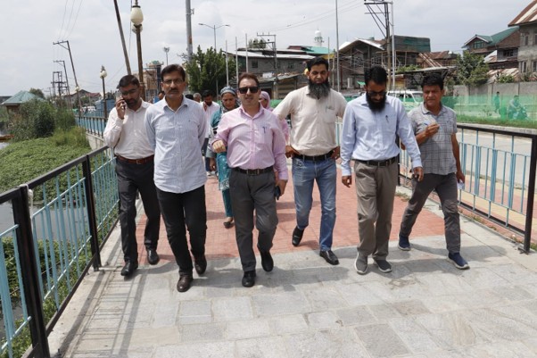 VC JKLCMA visits BrariNambal, Khushalsar lakes to oversee progress of restoration works
