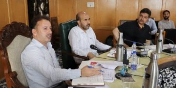 VC LCMA reviews progress of Land Records Digitization in Pulwama