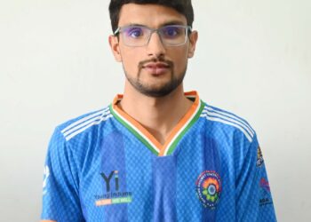 Shopian’s Waseem Bakshi selected for Indian Para Cricket Team, Meets DC at Mini Sectt
