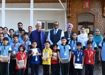 LG Sinha Celebrates Raksha Bandhan with students from DPS Baramulla