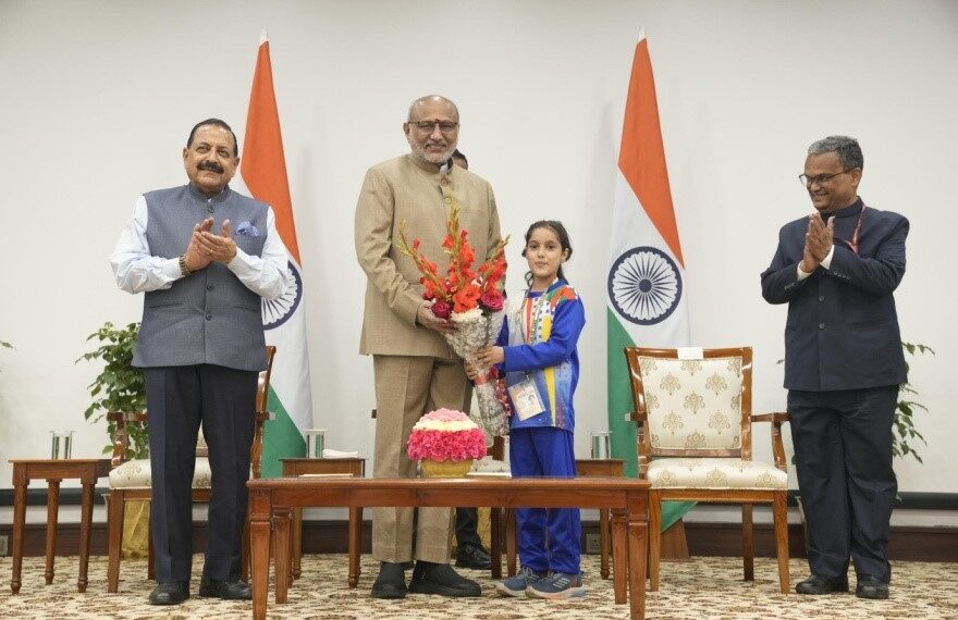 Youth Delegation from J&K  Calls on Vice President